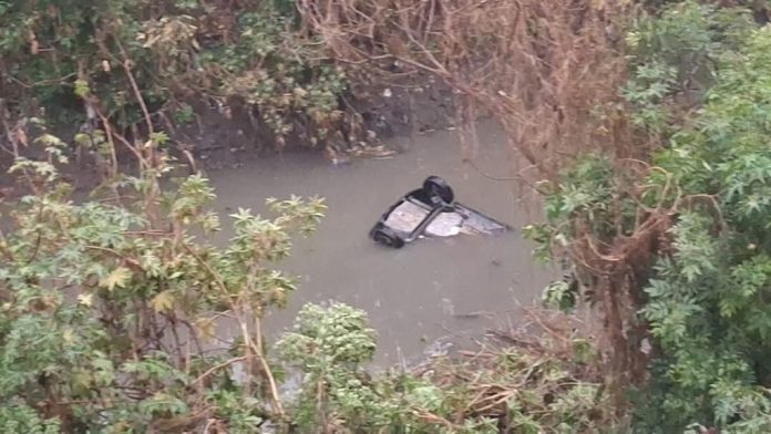 mueren-5-estudiantes-de-la-fes-cuautitlan;-su-auto-cayo-a-canal