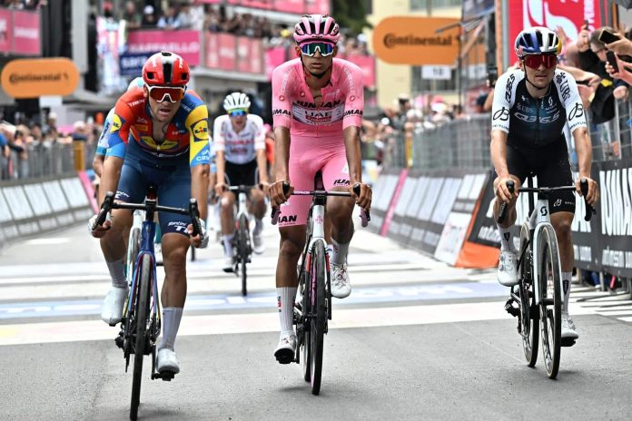 del-toro-amplia-su-ventaja-en-el-giro-de-italia-y-es-lider-tras-11-etapas