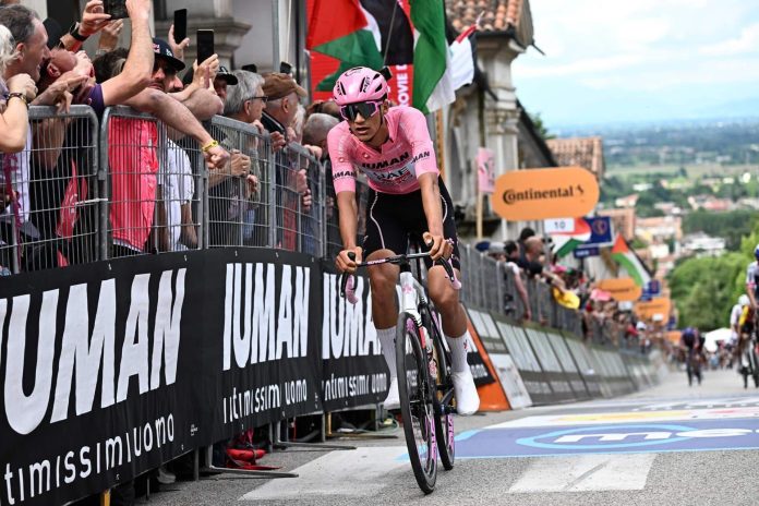 del-toro-no-suelta-la-‘maglia’-rosa-del-giro-de-italia-tras-13-etapas