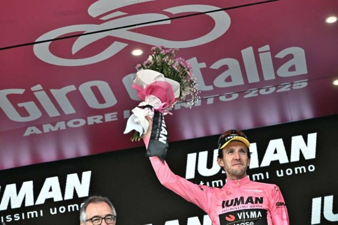 isaac-del-toro-cae-ante-el-britanico-simon-yates-en-el-giro-de-italia